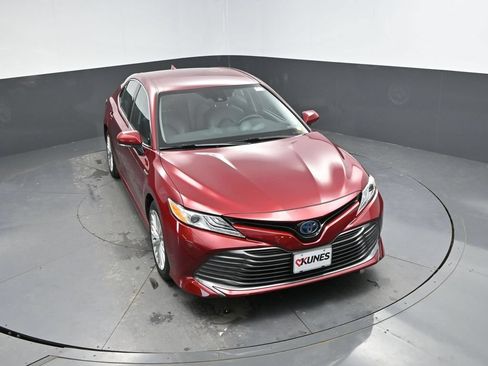 Used 2020 Toyota Camry XLE FWD image 26