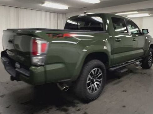 Used 2022 Toyota Tacoma TRD Sport w/ TRD Premium Sport Package AWD/4WD image 8