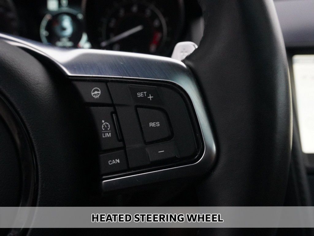 Used 2019 Jaguar F-TYPE R-Dynamic AWD/4WD image 10