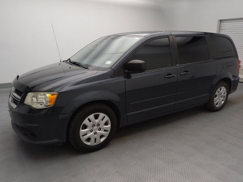 Used 2014 Dodge Grand Caravan SE w/ Quick Order Package 29E SE FWD image 2