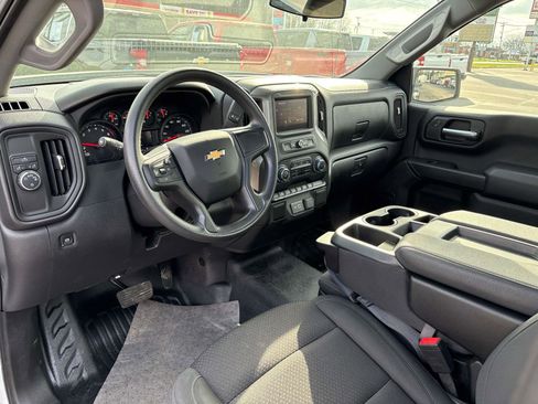 Used 2025 Chevrolet Silverado 1500 W/T image 8