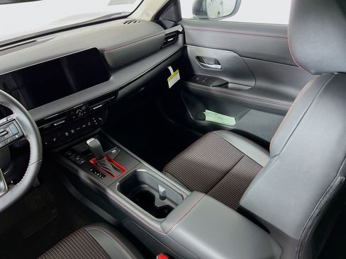 New 2026 Nissan Kicks SR w/ Cold Weather Package image 21