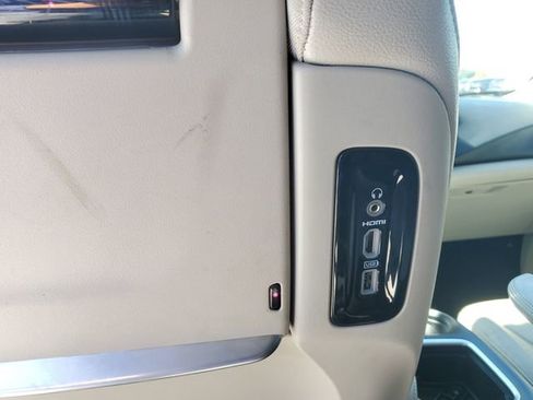 Used 2019 Chrysler Pacifica Touring-L Plus image 9