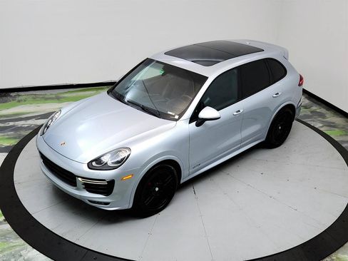 Used 2016 Porsche Cayenne GTS AWD/4WD image 32