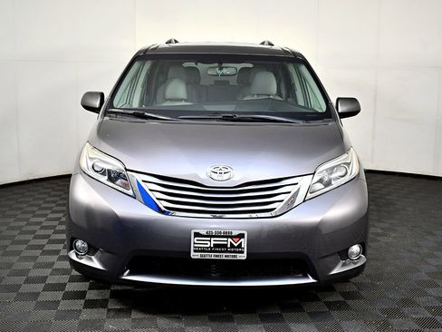 Used 2015 Toyota Sienna XLE image 3