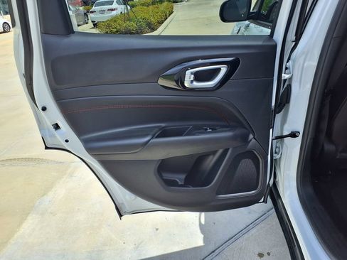 Used 2025 Jeep Compass Trailhawk AWD/4WD image 16
