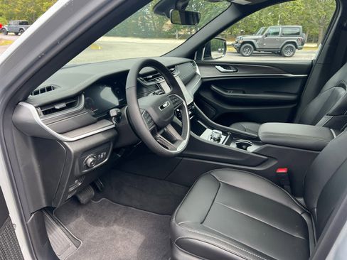 New 2025 Jeep Grand Cherokee L Limited w/ Trailer Tow Package image 9