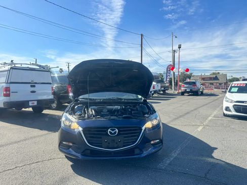 Used 2018 MAZDA MAZDA3 Touring FWD image 15