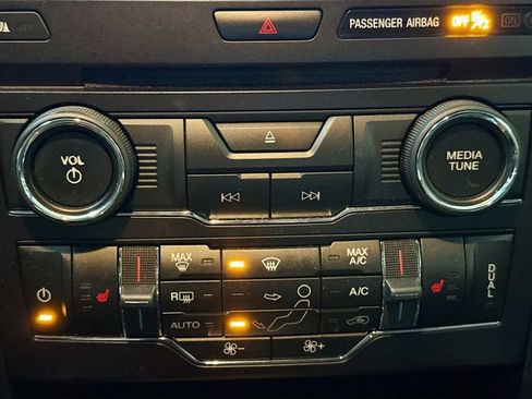 Used 2016 Ford Explorer XLT w/ Equipment Group 202A image 17