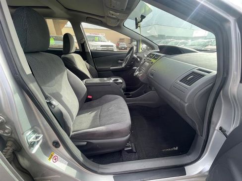 Used 2014 Toyota Prius V Three image 9