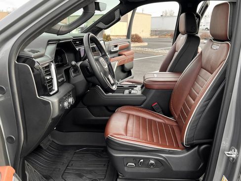 Used 2025 GMC Sierra 3500 Denali Ultimate image 3