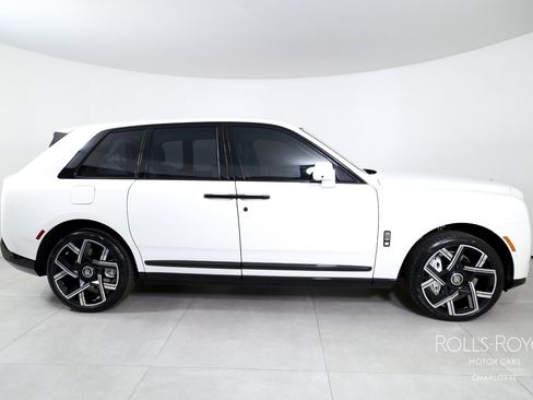 Used 2026 Rolls-Royce Cullinan AWD/4WD image 10