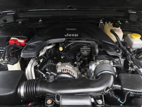 Used 2019 Jeep Wrangler Unlimited Rubicon w/ Dual Top Group AWD/4WD image 26
