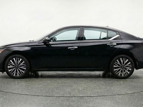 Used 2025 Nissan Altima 2.5 SV image 5