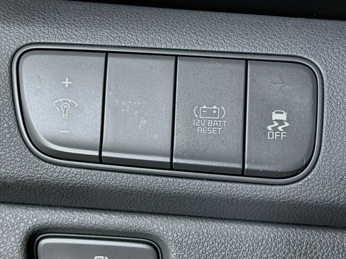 Used 2018 Kia Niro LX FWD image 17