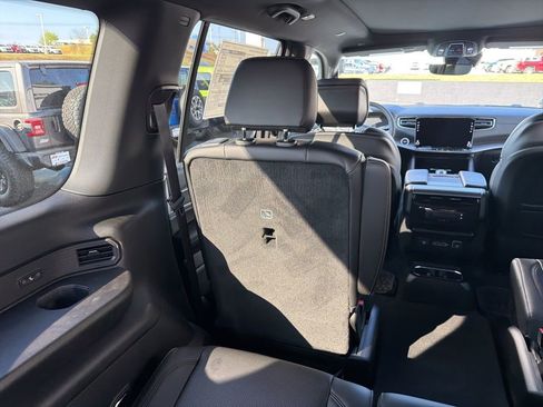 New 2026 Jeep Grand Wagoneer 4WD image 17