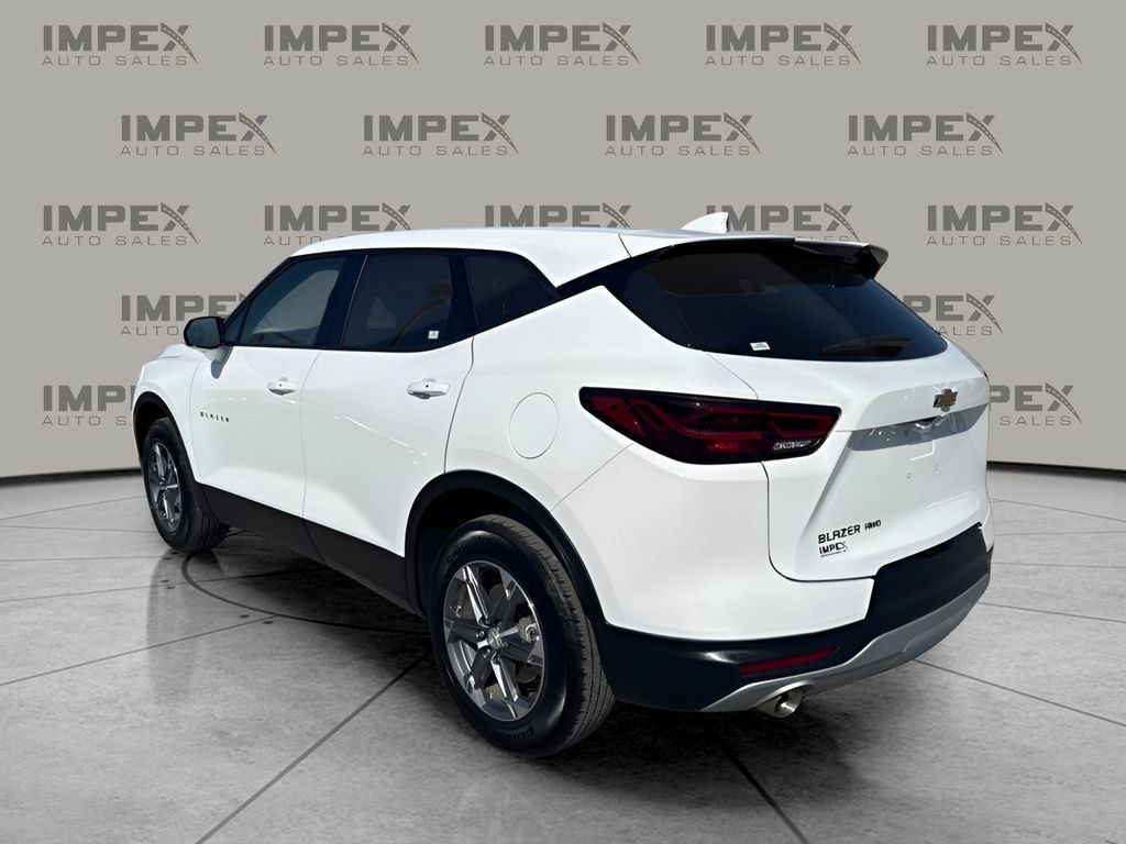 Used 2025 Chevrolet Blazer LT AWD/4WD image 3