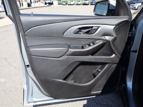 Used 2023 Chevrolet Traverse LT AWD/4WD image 9