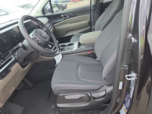 New 2026 Kia Carnival LX FWD image 4