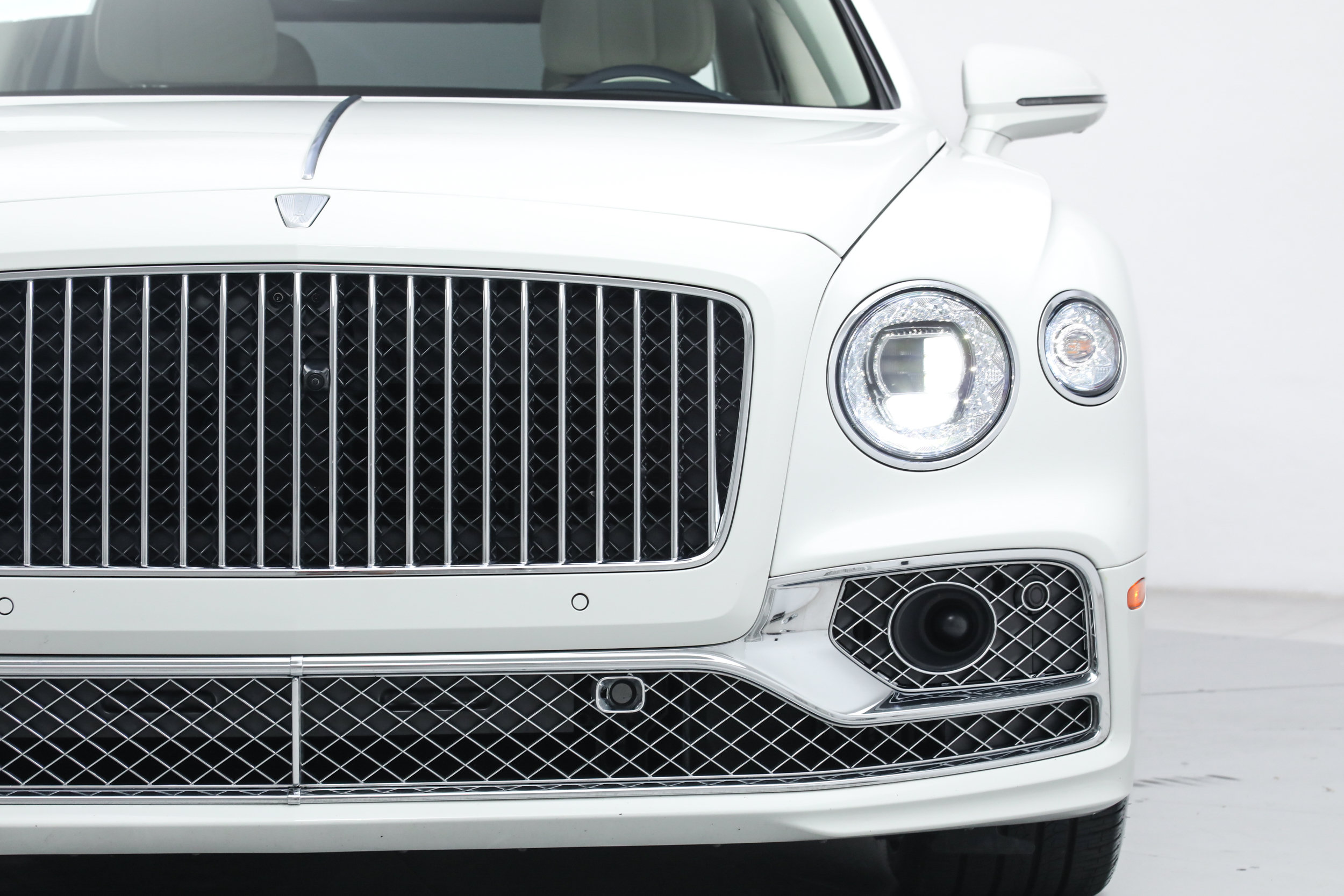 Used 2022 Bentley Flying Spur Plug-In Hybrid AWD/4WD image 11