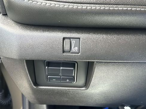 Certified 2024 Chevrolet Colorado LT w/ LT Convenience Package III AWD/4WD image 17