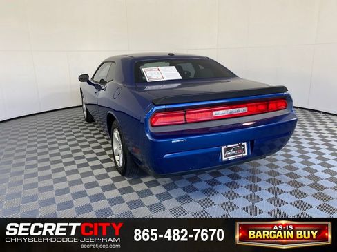 Used 2010 Dodge Challenger SE RWD image 5