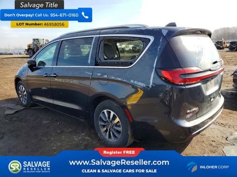Used 2021 Chrysler Pacifica Touring-L FWD image 3