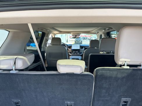 Certified 2024 Ford Expedition Limited image 14