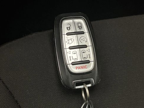 Used 2023 Chrysler Pacifica Touring FWD image 26
