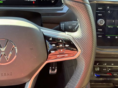 Used 2022 Volkswagen Tiguan SE R-Line image 24