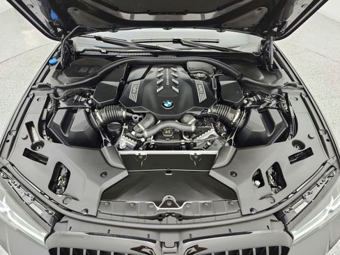 Used 2023 BMW M550i xDrive w/ Executive Package AWD/4WD image 17