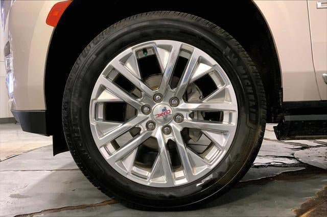 Used 2021 GMC Yukon Denali w/ Denali Premium Package AWD/4WD image 9