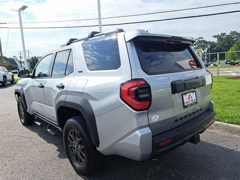 Used 2025 Toyota 4Runner SR5 AWD/4WD image 10