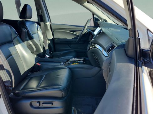 Used 2019 Honda Pilot Touring image 18