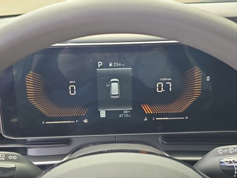 Certified 2026 Kia Carnival LX FWD image 33
