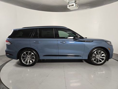 New 2026 Lincoln Aviator 2WD w/ Jet Appearance Package image 3