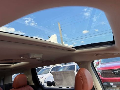Used 2026 Kia Carnival SX w/ SX Dark Edition Package FWD image 15