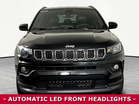 Used 2024 Jeep Compass Latitude AWD/4WD image 2