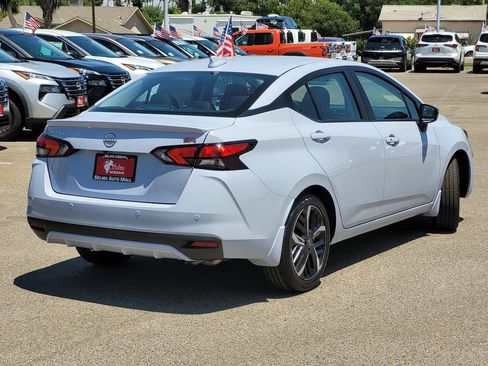 New 2025 Nissan Versa SR w/ Trunk Package image 4