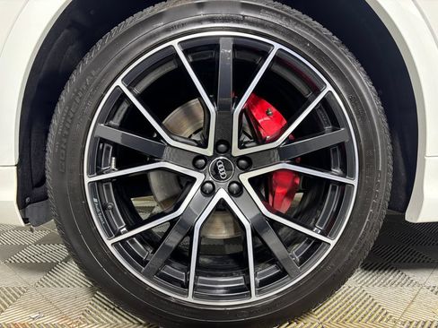 Used 2019 Audi Q8 Premium Plus w/ Premium Plus AWD/4WD image 32