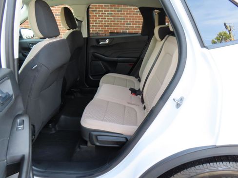 Used 2021 Ford Escape SE image 17