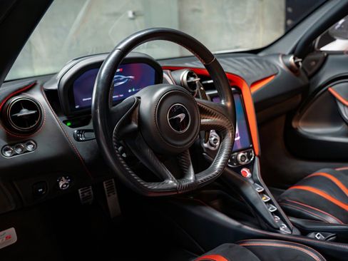 Used 2020 McLaren 720S Spider image 8