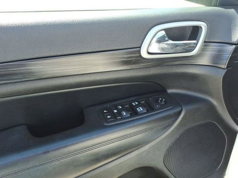 Used 2019 Jeep Grand Cherokee Altitude AWD/4WD image 11