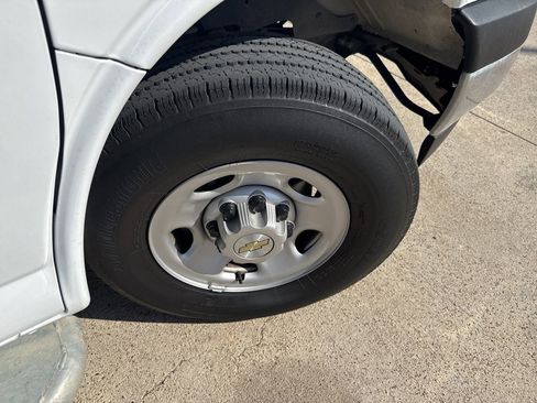 Used 2024 Chevrolet Express 2500 w/ Driver Convenience Package image 15