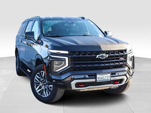 Used 2025 Chevrolet Suburban Z71 AWD/4WD image 2