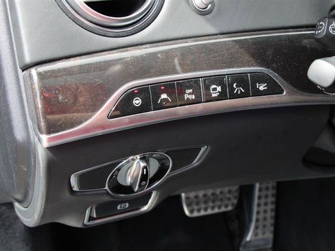 Used 2015 Mercedes-Benz S 63 AMG 4MATIC Sedan image 31