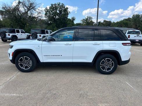 Used 2022 Jeep Grand Cherokee Trailhawk AWD/4WD image 2