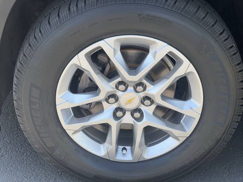 Used 2019 Chevrolet Traverse LT w/ LPO, Floor Liner Package FWD image 5