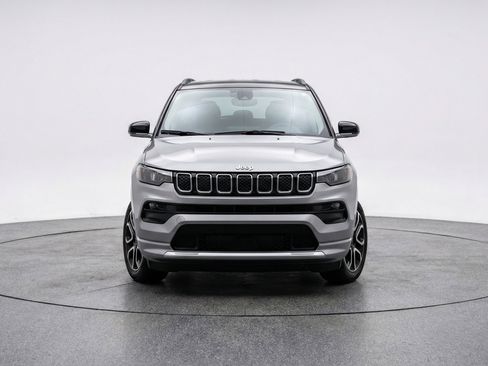 Used 2025 Jeep Compass Limited image 2