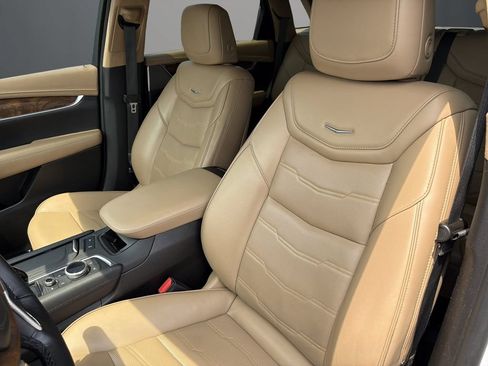 Used 2021 Cadillac XT5 Premium Luxury w/ Platinum Package FWD image 14